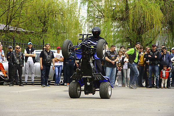 포토 JPG 해외이미지 스포츠 포즈 장난 교통시설 모션 부츠 사람없음 야외 컬러풀 운동 자전거 점프 축제 오토바이 흰색 바퀴 카우보이 헬멧 위험 묘기 속도 순환 엔진 기어 모터 라이더 무료 무임승차 프리스타일 스타일 해외202004 해외포토 컬러 교통 신발 컨셉 건강 바이크 승차 보호장비 시설 파일형식 이미지허브