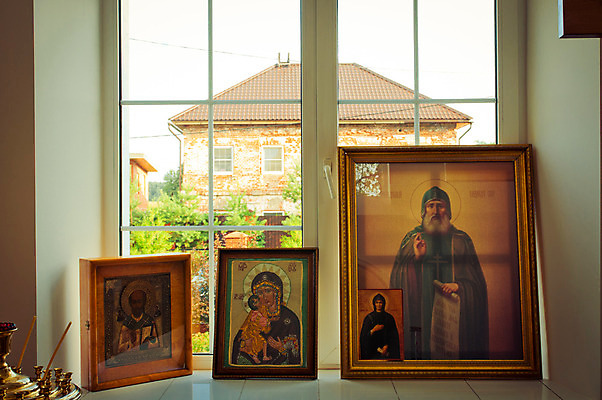 포토 JPG 해외이미지 아이콘 전통 기독교 종교 얼굴 십자가 창문 엄마 실내 미술 사람없음 내부 교회 믿음 성경 페인트 기도 사찰 예수 성자 축복 심볼 천장 그림 러시아 화가 신성 고물 단아함 러시아인 명품 신앙심 예언자 해외202004 해외포토 서양인 직업 감정 유럽 컨셉 종교용품 가족 종교건축 문화예술 건물 신체부위 신_종교 상품 파일형식 이미지허브