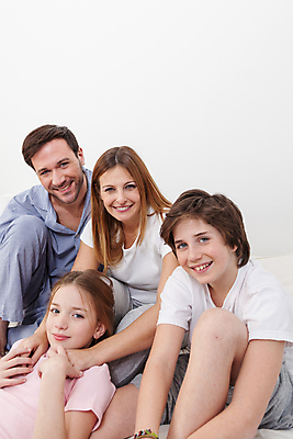 포토 JPG 해외이미지 백인 모델 라이프스타일 커플 응시 행복 아들 여유 어린이 결혼 가족 엄마 아침 남편 휴식 주택 함께함 실내 사랑 미소 사람 앉기 소년 여러명 세로 침실 침대 아내 아빠 재산 거짓말 옛날 해외202004 해외포토 주간 서양인 시선 남자 감정 가구 다수 컨셉 관계 모션 표정 이벤트 내부 건물 생활 금융 파일형식 이미지허브