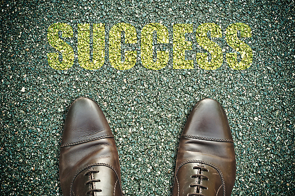 포토 JPG 해외이미지 직업 도로 백그라운드 신발 컨셉 비즈니스 발 성공 추상 사람없음 단어 업무 계획 사인 경영 프로젝트 해외202004 해외포토 문자 길 무늬 교통시설 신체부위 작업 파일형식 이미지허브