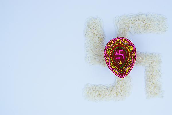 포토 JPG 해외이미지 전통 행복 종교 문화 백그라운드 패턴 불 휴가 기념 따뜻함 사람없음 장식 빨간색 빛 컬러풀 평화 축제 어둠 기도 램프 축하 인사 신용카드 야간 인도인 기회 문학 점토 광 등잔 힌두교 해외202004 해외포토 자연요소 외국인 감정 컬러 컨셉 무늬 조명 동양인 금융 예절 파일형식 이미지허브