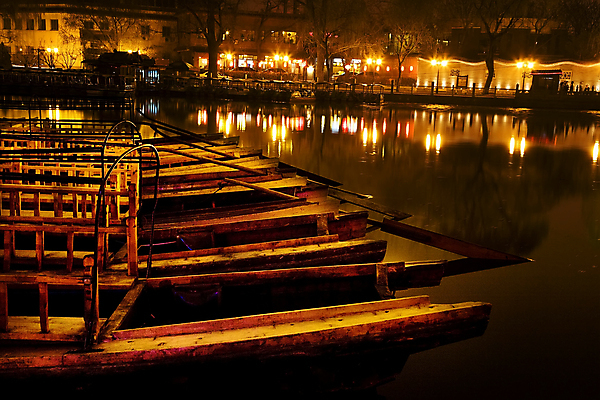 포토 JPG 해외이미지 전통 아시아 호수 여행 전등 동양인 사람없음 식당 중국 어둠 도시 바 보트 역사 야간 저녁 장면 베이징 해외202004 해외포토 자연요소 나라 배_교통 조명 인종 상점 파일형식 이미지허브