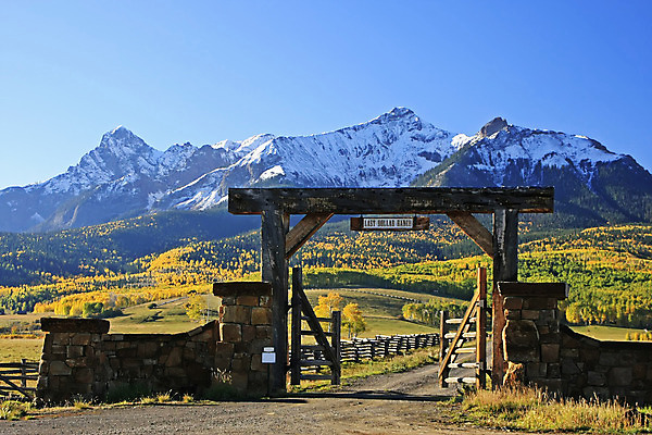포토 JPG 해외이미지 나무 도로 잎 오렌지 자연 하늘 산 풍경 사람없음 야외 초록색 파란색 컬러풀 노란색 달러 미국 가을 소나무 개울 황무지 숲 먼지 지역 나누기 절정 콜로라도 해외202004 해외포토 식물 계절 길 컬러 돈 북아메리카 과일 교통시설 강 생태계 파일형식 이미지허브