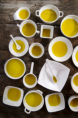 포토 JPG 해외이미지 캐릭터 그릇 접시 음식 다이어트 재료 건강 요리 사람없음 주방 이탈리아 양념 지중해 유기농 올리브 아로마 추가 해외202004 해외포토 식기 웰빙 열매 유럽 바다 파일형식 이미지허브