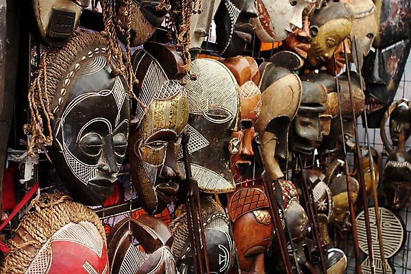 포토 JPG 해외이미지 전통 디자인 문화 얼굴 조각 아프리카 매달리기 가면 미술 사람 사람없음 목재 갈색 머리 검은색 의식 신비 오브젝트 목각 부족 남아프리카 옛날 오리지널 핸드메이드 많음 해외202004 해외포토 나무 나라 컬러 컨셉 재료 모션 문화예술 신체부위 파일형식 이미지허브