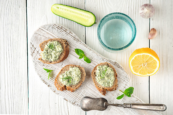 포토 JPG 해외이미지 전통 식기 접시 음식 빵 바다 백그라운드 유리 탁자 오이 마늘 요리 씨앗 사람없음 목재 가로 초록색 파란색 갈색 노란색 금속 흰색 낟알 지중해 먹기 레몬 민트 허브 준비 주걱 그리스인 옛날 스타일 해외202004 해외포토 서양인 나무 식물 컬러 가구 채소 과일 재료 모션 재질 주방용품 파일형식 이미지허브