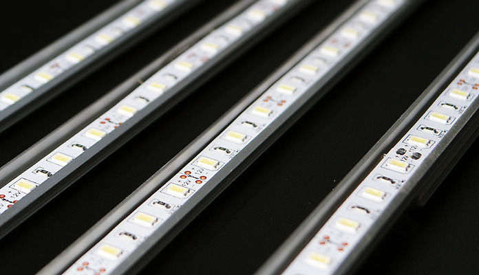 포토 JPG 해외이미지 밧줄 조각 백그라운드 컨셉 크리스마스 전구 자연 전등 조명 실내 따뜻함 사람없음 장식 가로 파티 환경 힘 장비 에너지 추위 흰색 램프 보호 각도 슛 문학 실타래 형광등 고립 효율 주도 해외202004 해외포토 기념일 줄 컬러 이벤트 내부 예절 생태계 파일형식 이미지허브