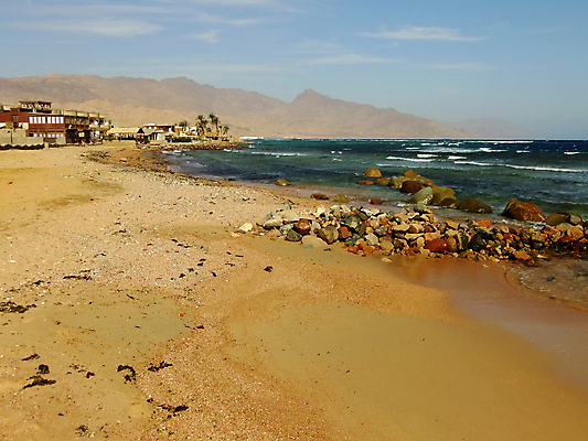 포토 JPG 해외이미지 모래 바다 여행 건축양식 아프리카 하늘 이집트 풍경 사람없음 야외 건물 빨간색 파란색 마을 사막 북쪽 타운 해외202004 해외포토 건축물 건축 나라 컬러 도시 방향 파일형식 이미지허브