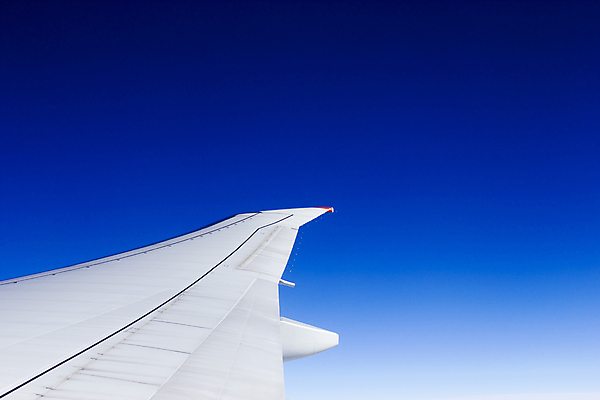 포토 JPG 해외이미지 구름 응시 지구 여행 백그라운드 날개 창문 교통시설 자연 하늘 휴가 비행기 안테나 풍경 사람없음 야외 파란색 우주 흰색 분위기 땅 고도 항공 속도 상업 제트기 천국 엔진 우주산업 스카이라인 대패 수평선 해외202004 해외포토 자연요소 시선 산업 컬러 교통 컨셉 통신 항공교통 대중교통 시설 생태계 파일형식 이미지허브