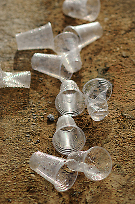 포토 JPG 해외이미지 디자인 음료 컨셉 아이디어 사람없음 컵 물 쌓기 환경 재활용 카페 에너지 투명 액체 던지기 쓰레기 폐기물 휴대용 컨테이너 플라스틱 테이크아웃 판지 단절 중고 해외202004 해외포토 자연요소 식기 산업 모션 재질 상점 오브젝트 친환경 파일형식 이미지허브