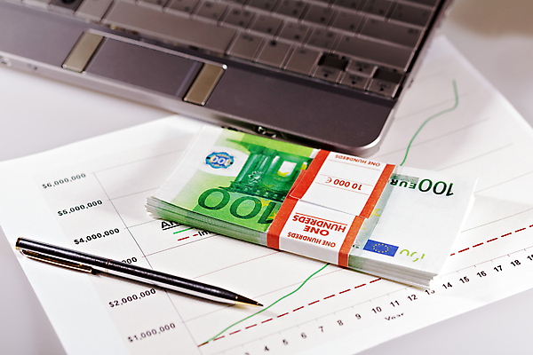 포토 JPG 해외이미지 종이 돈 비즈니스 통계 성공 그래프 사람없음 금융 경제 노트북 사무실 숫자 연필 펜 자료 계산기 정보 성장 업무 계산 시장 재산 계획 주식 분석 무역 보고서 문서 투자 이익 회계 경영 골 세금 위기 해외202004 해외포토 문자 산업 컨셉 문구용품 학용품 전자제품 필기구 장비 작업 파일형식 이미지허브