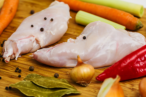 포토 JPG 해외이미지 동물 접시 음식 백그라운드 잎 다이어트 채소 재료 부분 양파 건강 육류 요리 사람없음 목재 주방 검은색 식사 저녁식사 당근 흰색 시골 토끼 신선 맛 상품 자르기 굽기 먹기 허브 향신료 날것 후추 점심식사 고립 단백질 생식 해외202004 해외포토 나무 식물 식기 컬러 컨셉 식재료 포유류 모션 뿌리채소 반려동물 구이 영양소 향미료 파일형식 이미지허브