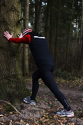 포토 JPG 해외이미지 나무 백인 라이프스타일 웰빙 응시 남자 스포츠 겨울 청소년 자연 휴식 건강 덴마크 한명 성인 야외 빨간색 운동복 달리기 조깅 운동 활발 추위 숲 결심 단절 남자한명만 성인만 그루밍족 해외202004 해외포토 서양인 식물 1 시선 옷 계절 컬러 컨셉 모션 북유럽 사람 생활 뷰티 생태계 남자만 파일형식 이미지허브