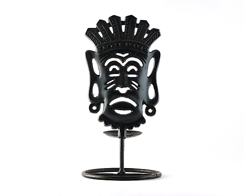 포토 JPG 해외이미지 전통 디자인 종교 문화 얼굴 조각 아프리카 사람없음 목재 숫자 머리 금속 페인트 골동품 흰색 표현 의식 수집 질감 원시시대 고립 숭배 핸드메이드 해외202004 해외포토 나무 문자 나라 컬러 재료 재질 신체부위 역사 파일형식 이미지허브