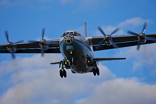 포토 JPG 해외이미지 구름 실루엣 산업 여행 날개 비즈니스 교통시설 하늘 날씨 휴가 비행기 풍경 사람없음 야외 가로 파란색 태양 힘 활발 자유 보호 공항 큼 시원함 도착 항공 속도 출발 상업 제트기 엔진 공학 대패 착륙 해외202004 해외포토 자연요소 교육 컬러 교통 컨셉 항공교통 대중교통 촬영기법 크기 시설 파일형식 이미지허브