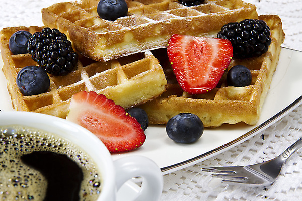 포토 JPG 해외이미지 모양 열매 커피 음식 백그라운드 과일 딸기 디저트 따뜻함 사람없음 빨간색 갈색 쌓기 과자 케이크 식사 빵집 신선 황금 달콤 맛 아침식사 설탕 굽기 먹기 블루베리 벨기에 블랙베리 와플 설정 점심식사 고립 페스츄리 해외202004 해외포토 식물 음료 빵 컬러 컨셉 모션 상점 구이 서유럽 파일형식 이미지허브