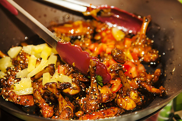 포토 JPG 해외이미지 음식 채소 태국 양파 피망 감자 오리 육류 요리 동양인 사람없음 숟가락 식사 치킨 중국 당근 튀김 달콤 맛 파인애플 준비 부드러움 솔깃 해외202004 해외포토 아시아 컨셉 과일 식재료 조류 뿌리채소 수저 인종 감각 열대과일 닭고기요리 파일형식 이미지허브