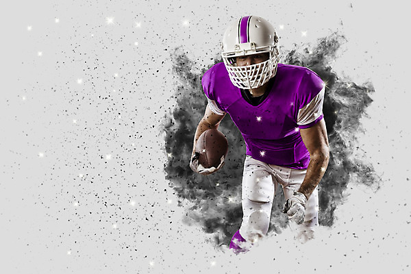 포토 JPG 해외이미지 남자 스포츠 분홍색 유니폼 공 한명 사람 운동복 미식축구 축구 미국 헬멧 럭비공 미식축구선수 해외202004 해외포토 1 옷 컬러 북아메리카 운동선수 구기 보호장비 럭비용품 파일형식 이미지허브