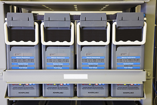 포토 JPG 해외이미지 건축양식 실내 안테나 사람없음 파란색 스마트폰 탑 장비 캐비닛 전화기 베터리 주도 셀룰러 해외202004 해외포토 건축물 건축 컬러 통신 내부 핸드폰 스마트기기 예절 사물함 파일형식 이미지허브