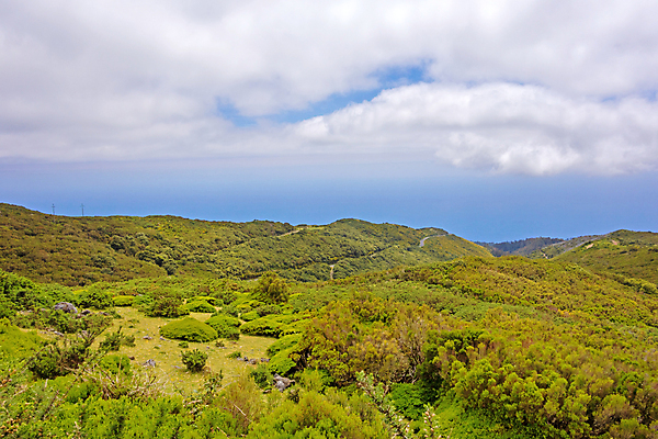 포토 JPG 해외이미지 구름 도로 바다 섬 산 거리 사람없음 물 와인 시골 포르투갈 대서양 수평선 해외202004 해외포토 자연요소 유럽 길 교통시설 주류 파일형식 이미지허브