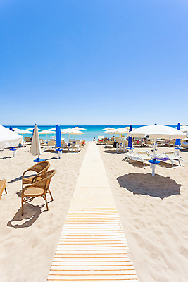 포토 JPG 해외이미지 전통 여자 남자 유럽 모래 바다 여행 하늘 휴가 수영장 사람 앉기 풍경 사람없음 목재 물 여름 햇빛 태양 맑음 수영 이탈리아 광선 만 발자국 지중해 활주로 거짓말 터키석 해외202004 해외포토 자연요소 나무 계절 나라 길 재료 자국 모션 날씨 수상스포츠 보석 파일형식 이미지허브