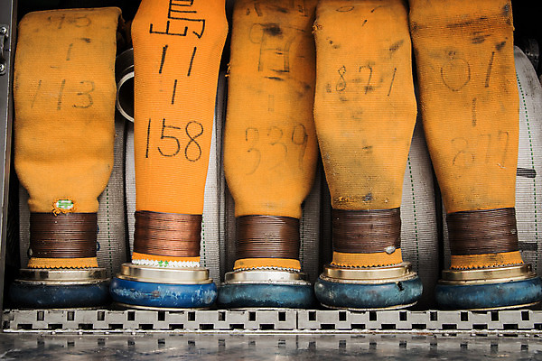포토 JPG 해외이미지 오렌지 안전 사람없음 숫자 노란색 기구 구출 보호 소방관 호스 펌프 옛날 해외202004 해외포토 문자 컬러 컨셉 과일 도움 구조원 소방 파일형식 이미지허브