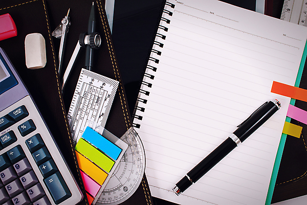 포토 JPG 해외이미지 직업 학생 라이프스타일 종이 장신구 학교 탁자 아이디어 자 사람없음 목재 책 세트 컬러풀 사무실 알약 연필 펜 쪽지 교사 공책 공백 계산기 업무 수학 정상 편지지 책상 준비 지우개 정사각형 클립 각도 지역 비서 바인더 나누기 인기 캘리퍼스 공급 강조 해외202004 해외포토 도형 나무 교육 컬러 가구 컨셉 비즈니스 재료 교과목 문구용품 학용품 생활 필기구 약 사무용품 장비 공구 작업 편지 파일형식 이미지허브