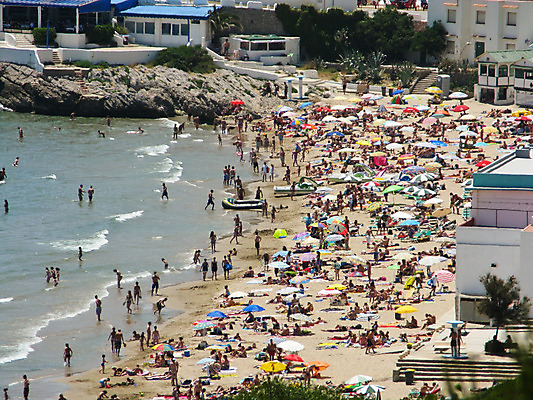 포토 JPG 해외이미지 선 모래 파도 바다 여행 하늘색 자연 하늘 휴가 사람 풍경 사람없음 물 여름 파란색 노란색 환경 만 스페인 선탠 가득함 장면 내추럴 해외202004 해외포토 자연요소 계절 유럽 컬러 생태계 파일형식 이미지허브