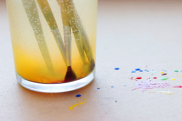 포토 JPG 해외이미지 디자인 교육 백그라운드 컨셉 교실 유리 수채화 미술 취미 사람없음 빨간색 물 컬러풀 페인트 장비 젖음 흰색 기구 공구 붓 신용카드 그리기 액체 팔레트 닫기 떨어짐 그림 슛 캔버스 페인트붓 화가 닦기 강렬 고립 카피스페이스 해외202004 해외포토 자연요소 직업 컬러 학교 모션 재질 문화예술 금융 공백 도구 파일형식 이미지허브