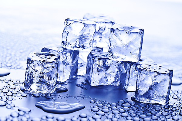 포토 JPG 해외이미지 음료 사람없음 파란색 냉동 얼음 물방울 투명 액체 시원함 큐브 정사각형 고체 해외202004 해외포토 자연요소 도형 컬러 파일형식 이미지허브