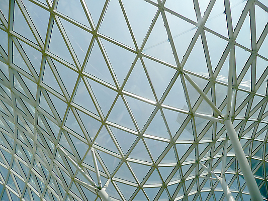 포토 JPG 해외이미지 모양 디자인 선 백그라운드 패턴 곡선 비즈니스 건축양식 창문 유리 지붕 추상 미래 사람없음 건물 가로 파란색 빛 도시풍경 반사 금속 거울 흰색 도시 투명 센터 우아함 쇼핑몰 천장 폴란드 철강 바르샤바 해외202004 해외포토 건축물 건축 유럽 컬러 컨셉 무늬 재질 풍경 파일형식 이미지허브