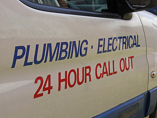 포토 JPG 해외이미지 산업 여행 비즈니스 교통시설 사람없음 옆모습 흰색 시간 도움 주차 승합차 서비스 사인 무역 부름 적재 해외202004 해외포토 뷰포인트 컬러 교통 컨셉 모션 승용차 시설 파일형식 이미지허브