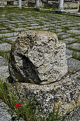 포토 JPG 해외이미지 구름 유럽 문화 벽 여행 건축양식 부분 자연 하늘 선물 협상 사람없음 내부 경제 기둥 도시 사찰 성 역사 보호 싸움 타운 최초 고고학 로마인 복잡 불가리아 세기 파멸 해외202004 해외포토 자연요소 건축물 교육 건축 나라 컨셉 비즈니스 종교건축 모션 인종 생태계 파일형식 소멸 남유럽 이미지허브