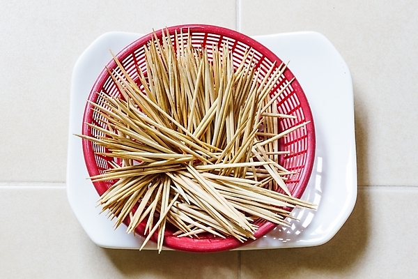 포토 JPG 해외이미지 음식 패턴 가정 통 건강 사람없음 빨간색 노란색 파티 바구니 주방 식당 장비 흰색 기구 칵테일 막대기 끝 선택 치아 위생 배열 날씬함 보따리 날카로움 스파이크 이쑤시개 습관 돌봄 실행 많음 해외202004 해외포토 컬러 컨셉 무늬 모션 주류 이벤트 상점 소화기관 몸매 파일형식 이미지허브