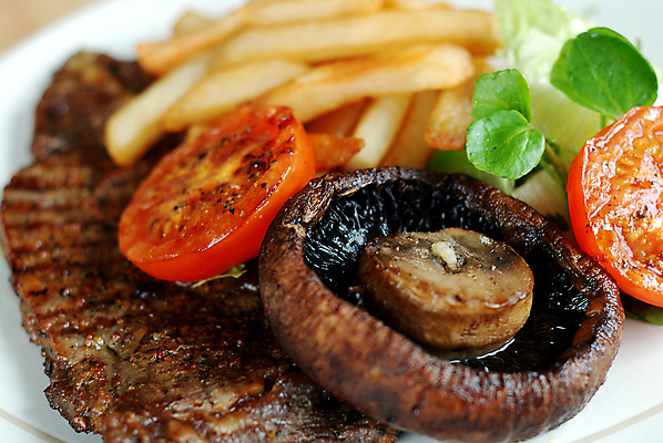 포토 JPG 해외이미지 토마토 육류 스테이크 사람없음 식사 버섯 샐러드 소고기 튀김 감자튀김 맛 그릴 상추 칼로리 해외202004 해외포토 음식 컨셉 채소 식재료 주방용품 감자 서양음식 파일형식 이미지허브