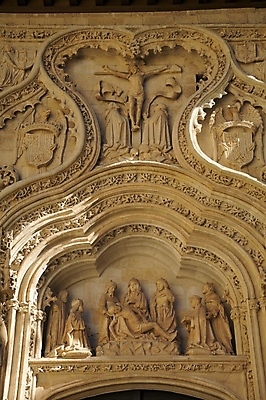 포토 JPG 해외이미지 유럽 종교 벽 조각 사람없음 조각상 성당 교회 바위 스페인 성자 신성 방패 천연기념물 해외202004 해외포토 나라 종교건축 건물 조형물 돌_바위 파일형식 이미지허브