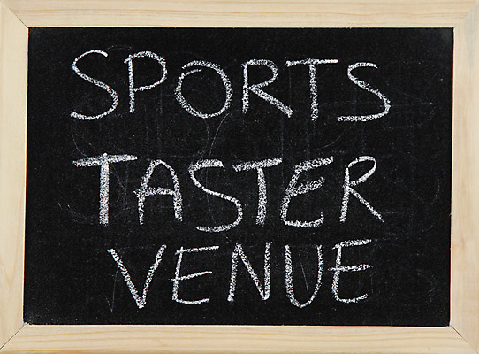 포토 JPG 해외이미지 스포츠 통신 이벤트 사람없음 목재 검은색 칠판 흰색 기록 메시지 심볼 사인 분필 재판 참여 해외202004 해외포토 나무 컬러 재료 초크 법 파일형식 이미지허브