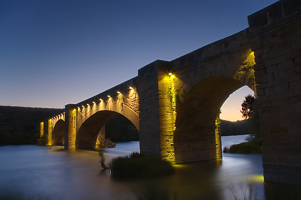 포토 JPG 해외이미지 건축양식 조명 사람없음 물 빛 강 일몰 스페인 로스앤젤레스 해외202004 해외포토 자연요소 건축 유럽 노을 미국 파일형식 이미지허브