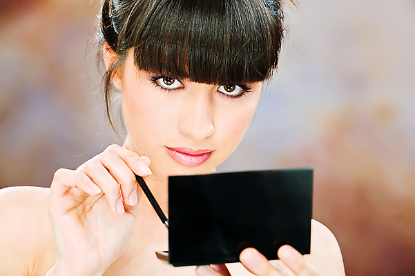 포토 JPG 해외이미지 여자 갈색머리 한명 유행 화장품 붓 우아함 피부 돌봄 앞머리 해외202004 해외포토 1 헤어스타일 컨셉 모션 사람 신체부위 뷰티 파일형식 이미지허브