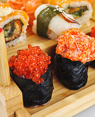 포토 JPG 해외이미지 문화 음식 백그라운드 부분 밥 오이 건강 어류 요리 동양인 사람없음 일본 저녁식사 초밥 흰색 해조류 고추냉이 참치 먹기 장어 해산물 준비 날것 롤 깨 연어 생강 동쪽 아보카도 점심식사 고립 캐비아 해외202004 해외포토 아시아 컬러 채소 과일 식재료 모션 인종 식사 수중동물 양념 조미료 해양식물 방향 일본음식 파일형식 이미지허브