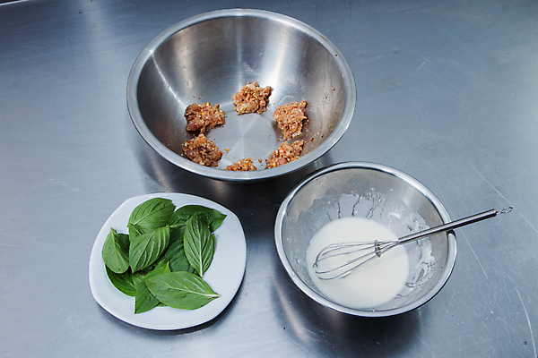 포토 JPG 해외이미지 접시 유럽 길 음식 채소 오이 감자 실내 건강 육류 돼지고기 요리 사람없음 옆모습 케이크 식사 저녁식사 당근 튀김 큼 자르기 굽기 크림 양배추 반죽 패티 점심식사 고립 딜 해외202004 해외포토 식기 나라 뷰포인트 식재료 모션 디저트 뿌리채소 내부 크기 구이 파일형식 이미지허브