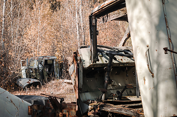 포토 JPG 해외이미지 식물 계절 산업 여행 자동차 자연 사람없음 야외 목재 금속 기계 손상 과학기술 가을 숲 위험 사건 철 버리기 위협 감염 깨짐 방사선 생태학 우크라이나 자동 재앙 해외202004 해외포토 나무 교육 유럽 육상교통 컨셉 재료 모션 재질 기술 생태계 파일형식 이미지허브