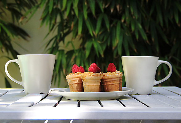 포토 JPG 해외이미지 접시 열매 꽃 음식 2 다이어트 탁자 디저트 요리 사람없음 야외 장식 컵 빨간색 케이크 주방 정원 발코니 흰색 달콤 맛 아침식사 계획 냄비 찻주전자 포르투갈 크림 산딸기 와플 구성 숙성 전국 해외202004 해외포토 식물 식기 유럽 컬러 가구 컨셉 과일 주전자 건강 식사 솥 파일형식 이미지허브