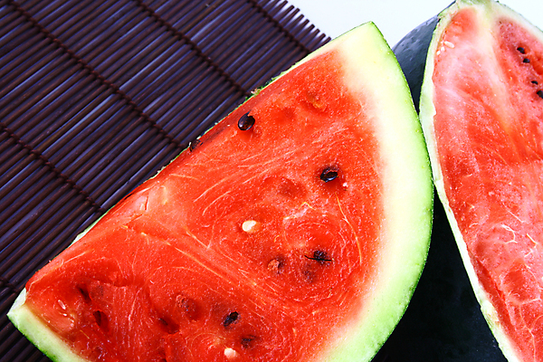 포토 JPG 해외이미지 과일 수박 사람없음 빨간색 초록색 수박조각 해외202004 해외포토 컬러 조각 파일형식 이미지허브