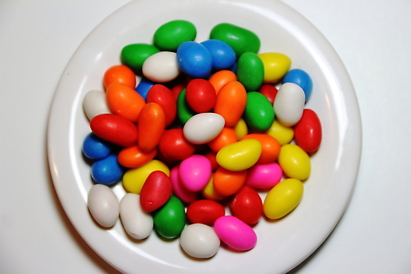 포토 JPG 해외이미지 전통 접시 행복 어린이 음식 조각 과일 가족 휴가 디저트 부활절 수박 사탕 사랑 사람없음 장식 빨간색 파란색 컬러풀 갈색 과자 초콜릿 계란 흰색 잡기 항아리 달콤 설탕 민트 땅콩 젤리 고립 프랄린 캐러멜 해외202004 해외포토 식기 기념일 감정 컬러 관계 모션 사람 알 견과류 도자기 맛 허브 파일형식 이미지허브