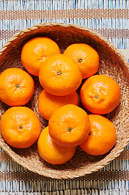 포토 JPG 해외이미지 계절 음식 백그라운드 잎 크리스마스 겨울 다이어트 오렌지 과일 자연 탁자 귤 건강 사람없음 목재 초록색 노란색 바구니 우주 껍질 나뭇가지 시골 신선 그룹 달콤 정상 유기농 냄새 아로마 흙더미 내추럴 숙성 채식주의자 많음 해외202004 해외포토 나무 식물 웰빙 기념일 컬러 가구 컨셉 재료 흙 맛 생태계 채식 파일형식 더미 이미지허브