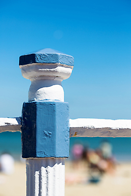 포토 JPG 해외이미지 디자인 바다 여행 백그라운드 건축양식 자연 하늘 휴가 영국 잉글랜드 풍경 해변 사람없음 야외 물 여름 파란색 관광지 울타리 금속 산책로 수확 흰색 역사 닫기 보호 투표 갑판 철 복고 평행 옛날 철강 철책 화창 수평선 해외202004 해외포토 자연요소 계절 건축 유럽 길 컬러 컨셉 농업 배_교통 모션 재질 날씨 담장 선거 생태계 파일형식 이미지허브