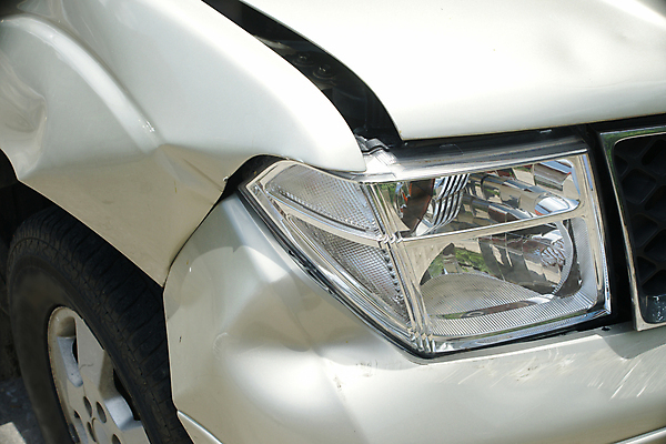 포토 JPG 해외이미지 접시 도로 교통시설 자동차 유리 거리 안전 사람없음 빛 금속 손상 운전 긴급 바퀴 고속도로 황금 균열 수리 위험 플라스틱 충돌 사건 타일 속도 합성 타이어 문제 섬유 짐차 보험 깨짐 면허증 범퍼 부주의 픽업 해외202004 해외포토 식기 길 육상교통 교통 컨셉 모션 재질 직물 시설 면허 증명서 파일형식 이미지허브