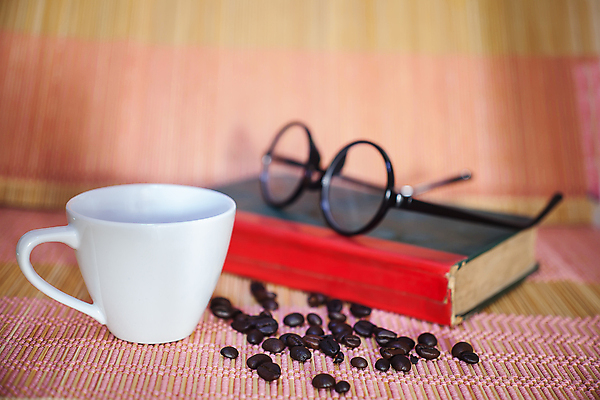 포토 JPG 해외이미지 커피 음료 백그라운드 탁자 콩 따뜻함 사람없음 컵 갈색 숟가락 검은색 이탈리아 카페 거울 머그컵 뜨거움 맛 수증기 굽기 에스프레소 내추럴 아라비카 카페인 해외202004 해외포토 식기 유럽 컬러 가구 컨셉 곡류 수저 상점 구이 파일형식 이미지허브