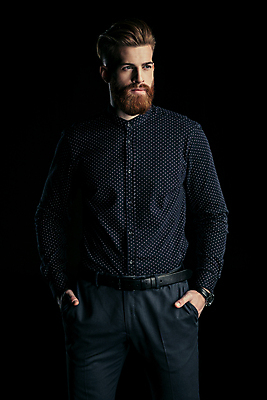 포토 JPG 해외이미지 백인 모델 유럽 포즈 생각 수염 한명 사람 성인 유행 어둠 예복 정중 혼자 스타일 힙스터 해외202004 해외포토 서양인 1 옷 패션 나라 컨셉 파일형식 이미지허브